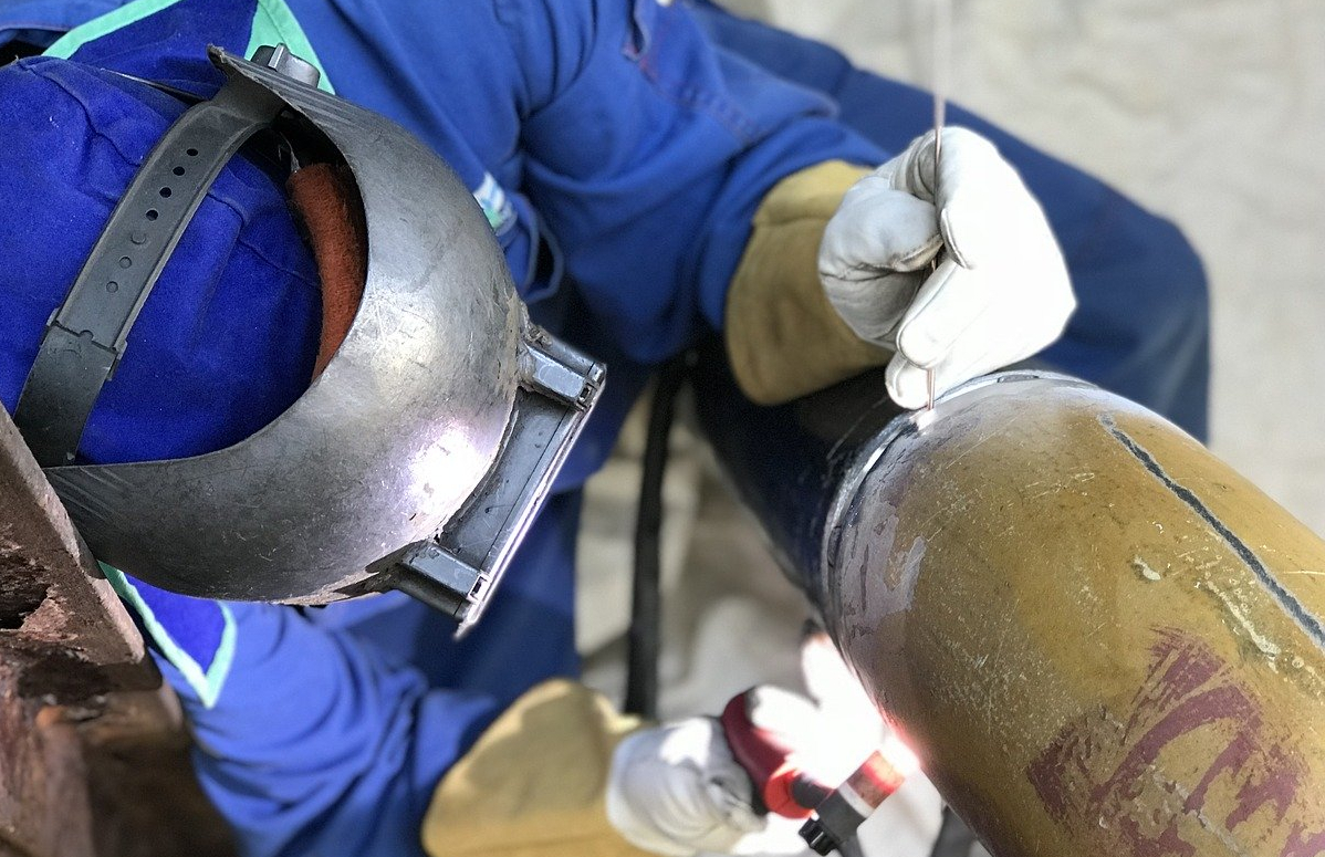 Pipe Install crop Pipe Install crop