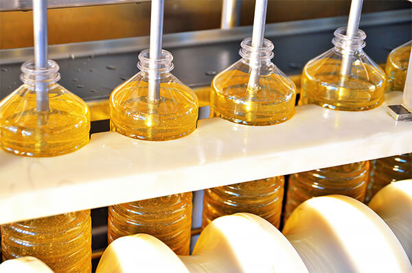 picture of industrial sunflower oil filling line